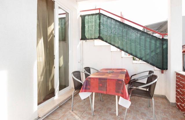 Apartments Mala Dalmacija (29691-A3) - Poljica