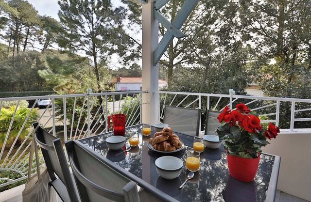 Comfortable apartment, 300m from Veillon beach
