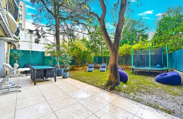 Appartement 3 Chambres Avec Grand Jardin Privatif à 5 mn des Champs Elysées