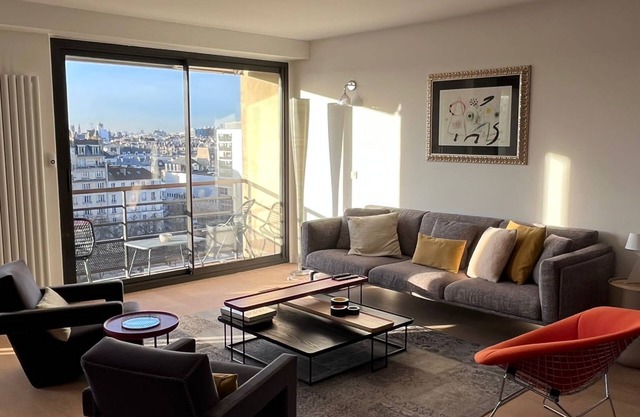 Appartement Design au Centre de Paris Avec une vue Époustouflante !