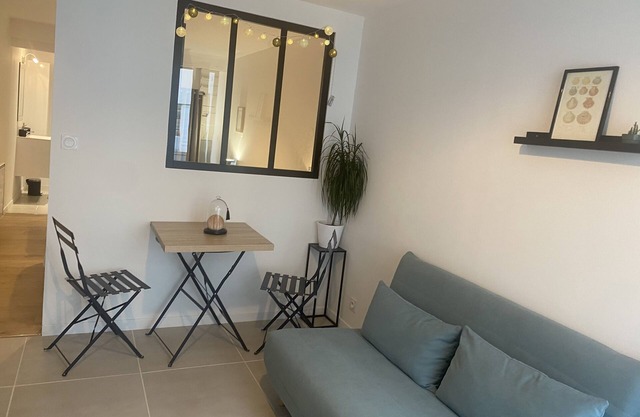 Appartement T2 Avec Terrasse de 20m2 à Proximité des Plages