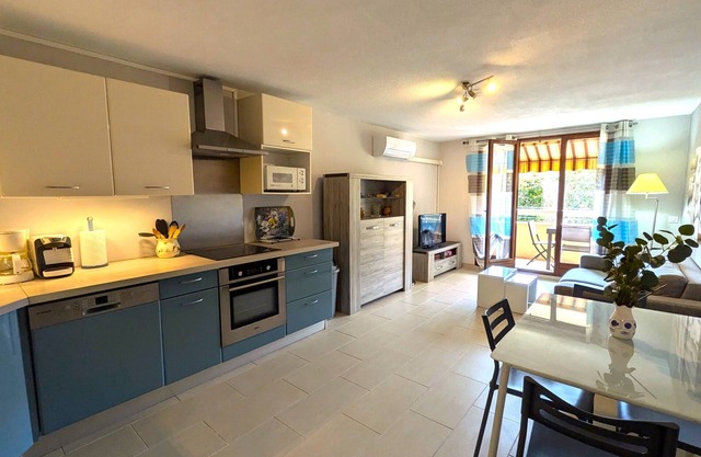 APT 2 Pieces Climatise 4/5 Couchages + 2 Terrasses + Garage A 250 M DE LA MER