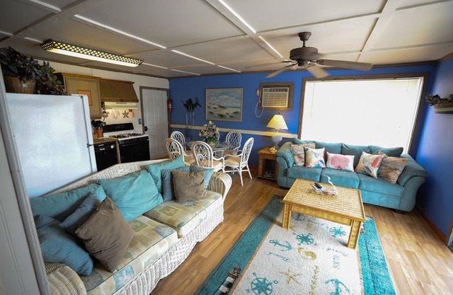 Seaside Retreat Beach Block 2 BR DOG Friendly 100 pasos de la playa