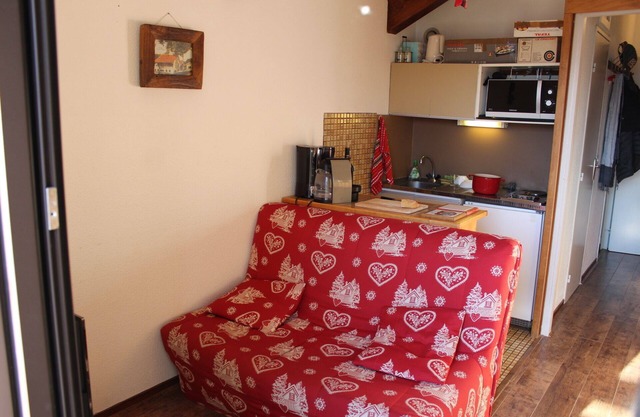 Apt (sur expo), vista abierta, agradable y tranquilo. Loc domingo a domingo