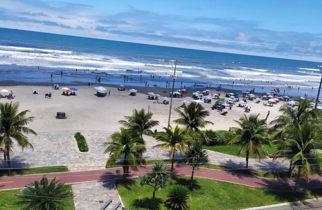 Wide Fit Seafront | Balcón Gourmet con BBQ y Vista Espectacular