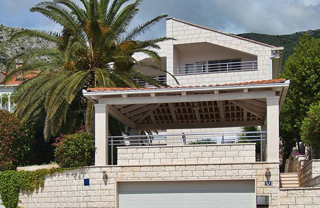 Lujosa villa con vistas al mar y piscina, Plat apt. 2