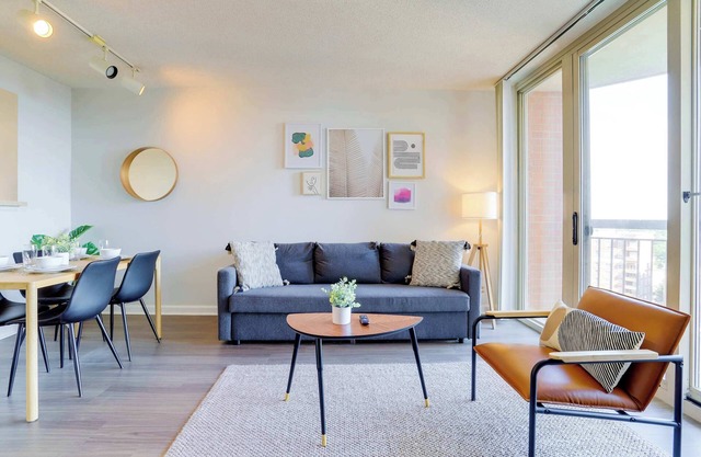 Prime Location Apt | Pool & Gym