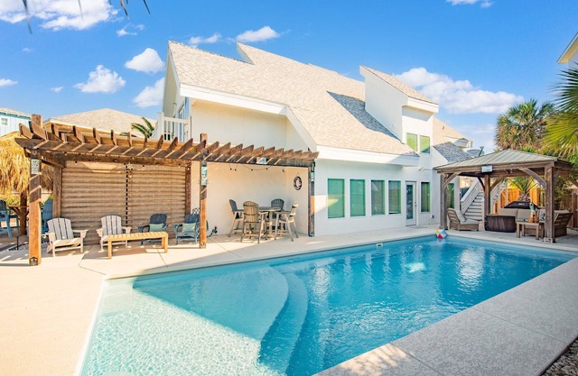 Aqua Dreams | Pool Game Room Pets Boat Park!