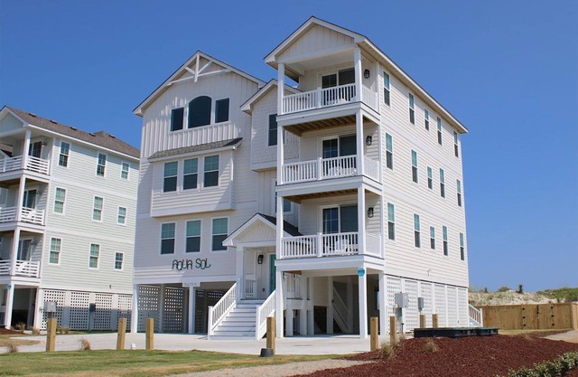 ¡Aqua Sol en Hatteras, 10 habitaciones con bañera de hidromasaje, piscina privada y acceso a la playa cerca!