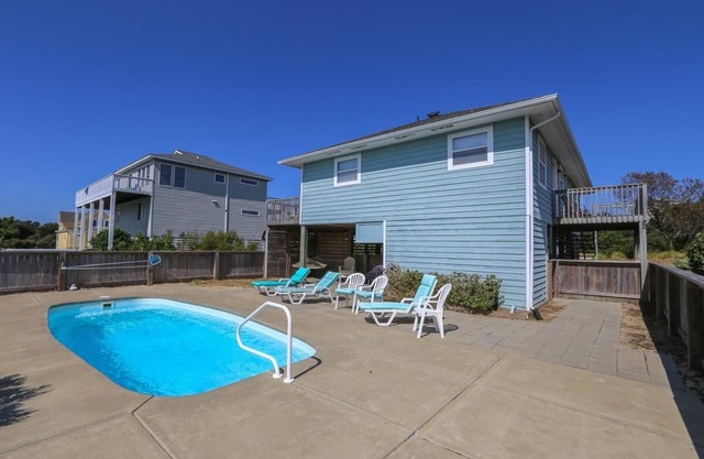 AquaDuck - Oceanside home in Duck with an easy walk to the ocean and sound!