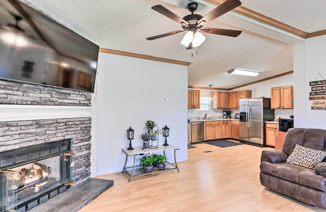 Arapahoe Home w/ Fireplace Near Deer Hunting