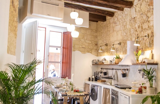 Arc Home - The charm of living in the heart of Castello, the oldest neighborhood.