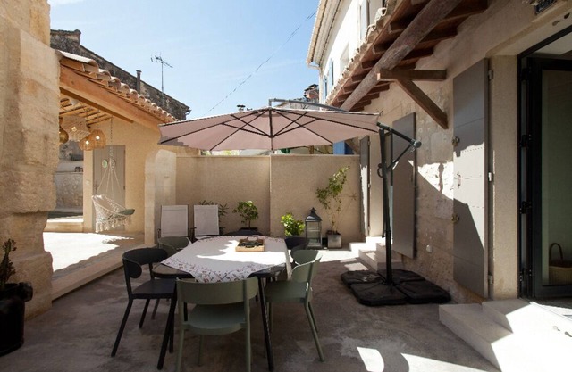 Casa de arquitecto en el centro del pueblo provenzal con piscina climatizada
