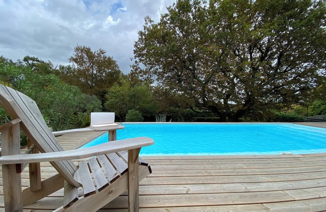 Architect-designed house with pool 10 minutes from Bordeaux in prime location
