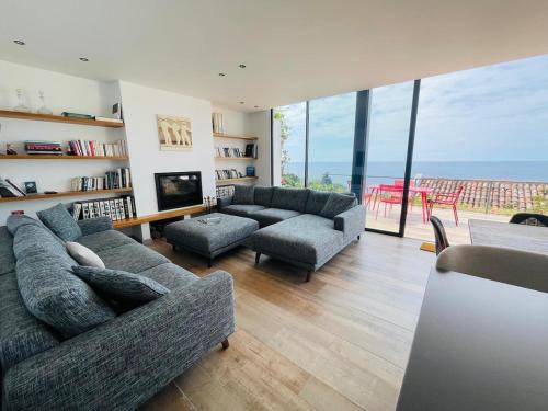 Architect-Designed Modern Home - Charm & Panoramic Sea Views - Caloura