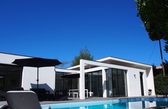 ARCHITECT VILLA WITH SWIMMING POOL - TREE LAND - NEAR BEACHES AND ROYAN