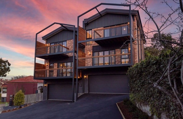 Architectural Home: Near Gorge with Tamar Views