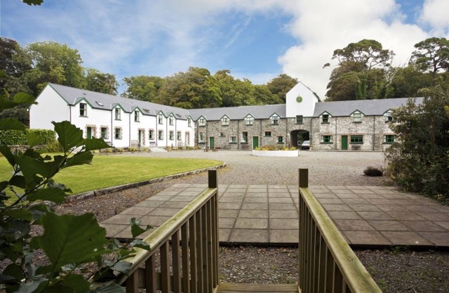 Ardnagashel Est No 7 - a two story that sleeps 4 guests in 2 bedrooms