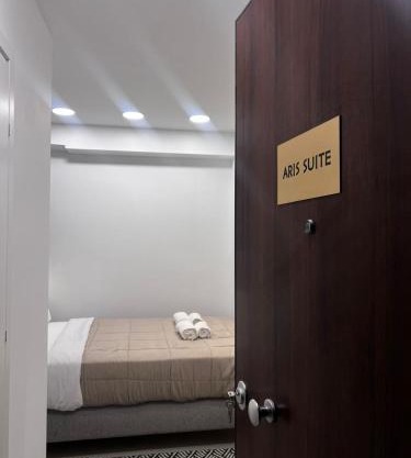 Aris Monastiraki Suite by Zeussuites
