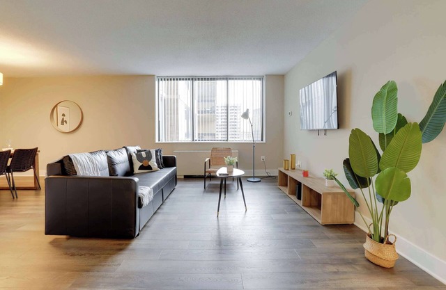 Elegant Condo for Business Travelers Crystal City