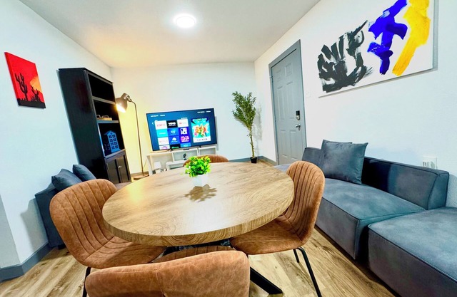 Arlington Retreat 8 min Walk to AT&T Stadium, Global Life Field