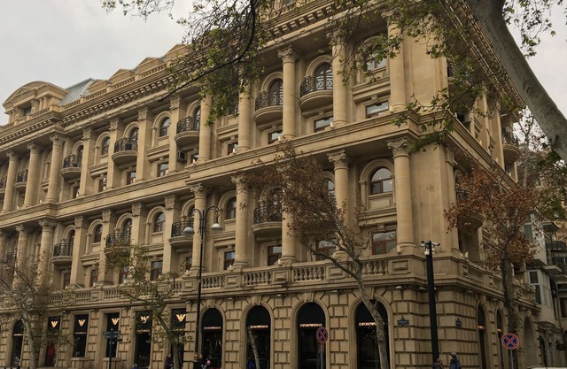 Edificio Armani en la calle Zafira Aliyeva