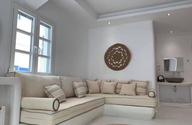 AROMONIA ROOM