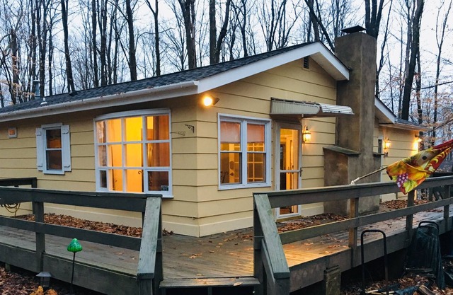 Arrowhead Lake Poconos Cottage, a pasos de la playa y la suite de la gran sala privada