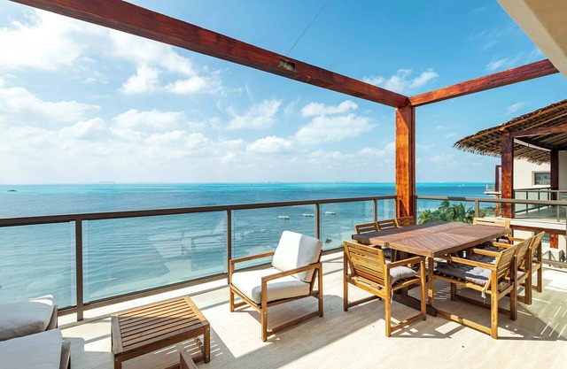 Artila PH: Lujo Moderno con Terraza Privada y Acceso Directo a la Playa