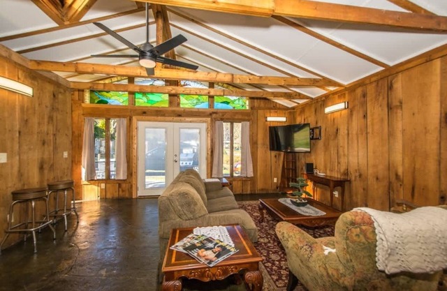 Artsy 2BDR Cottage w/ Free Tix | 5 Min to Main St