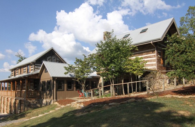 Como se ve en Barnwood Builders! 5 dormitorios, MÁS litera / casa de invitados