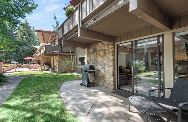 Aspen Alps High End Two Bedroom Condo next to Aspen Mountain