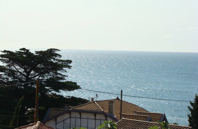 Al pie del monte St Clair, frente al mar, La Note Bleue te espera....;