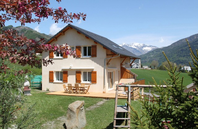 En el corazón del valle de Champsaur, calentar clasificado 3 * casa con jardín