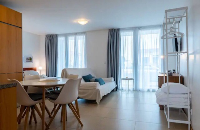 Apartamento T0, Edificio Atlantic Sagres, junto a la Playa del Tonel