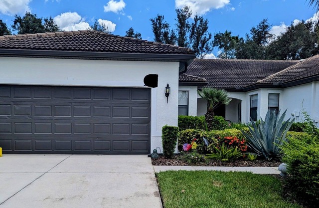 Attention SnowBirds!- Charming 3-bedroom villa with multiple pools in North Port