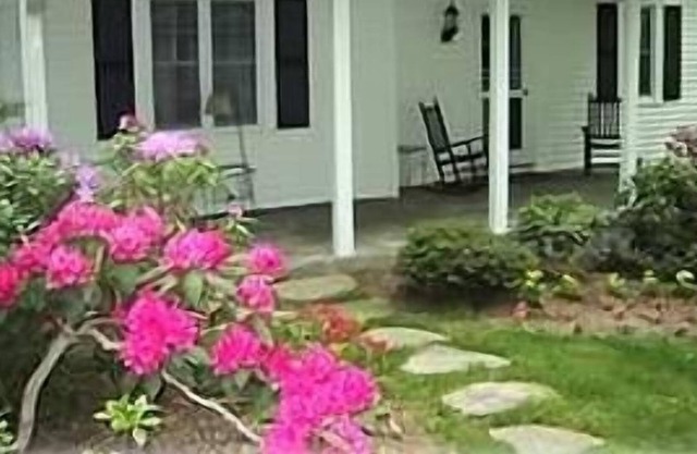 Atractivo Cottage Rodeado de jardines
