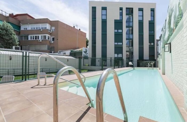 Aurora Stays by Charming, Apartamento para 4, patio y parking