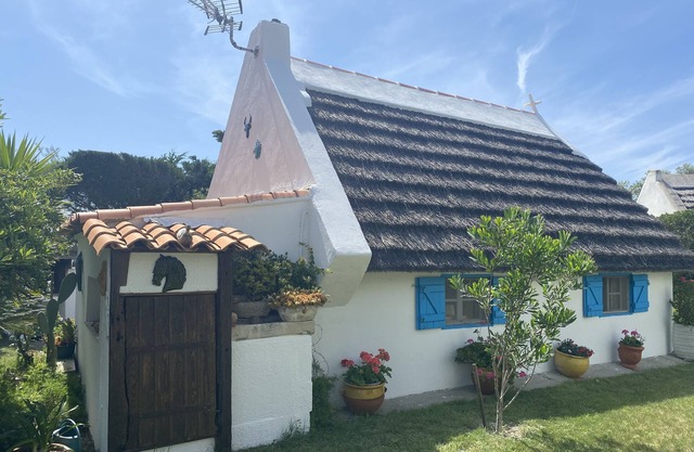 CASA DE GUARDIA AUTÉNTICA EN EL CORAZÓN DE LA CAMARGA CON PISCINA