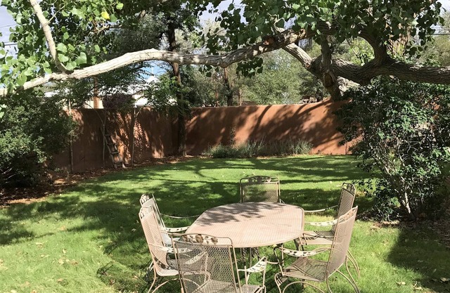 Authentic adobe home on Route 66 & El Camino Real, 5 minutes from the Rio Grande