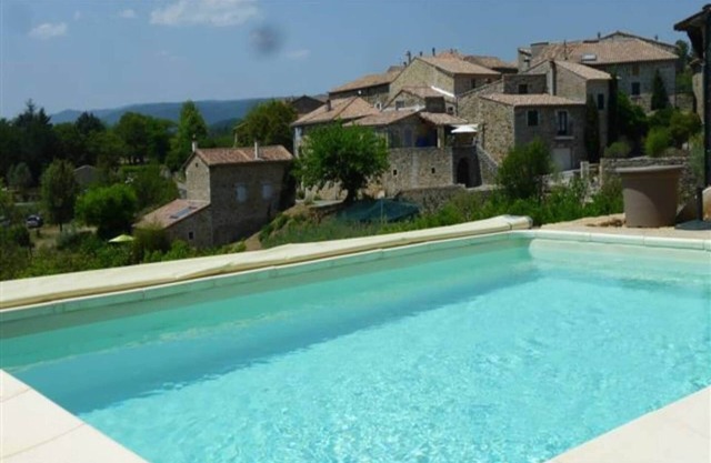 Casa en la naturaleza con piscina