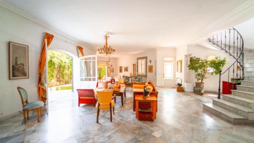 Authentique Villa Tunisoise avec Piscine à Marsa