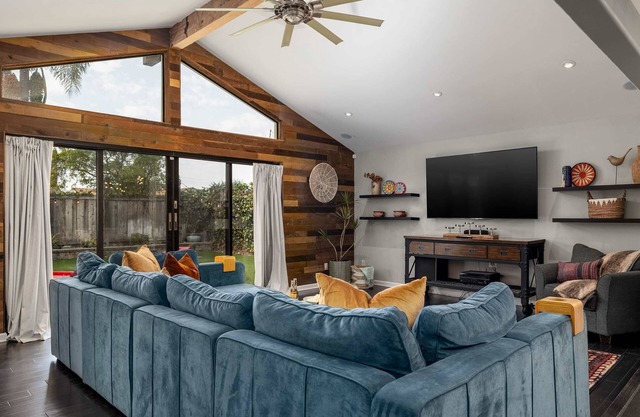 Autumn Adventure | Sleeps 10 | Hot Tub | Billiards