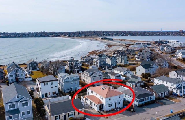 AUTUMN ESCAPE/BIG DISCOUNT: "Middletown Beachside Charm, Newport Adventures"