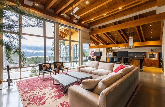 AVA Lodge - Luxury Mountain-Side Lodge at Revelstoke Mountain Resort License5113