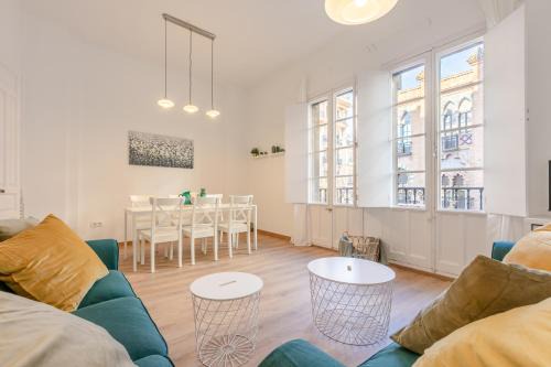 Avanti La Campana, con un balcón que te enamorará del ambiente de Sevilla