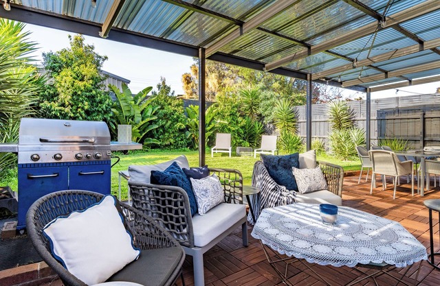 The Avenues. Great Reviews 😀/4 Bed/2 Bath/King bed/AC/wifi/games room/pets 👍/bbq
