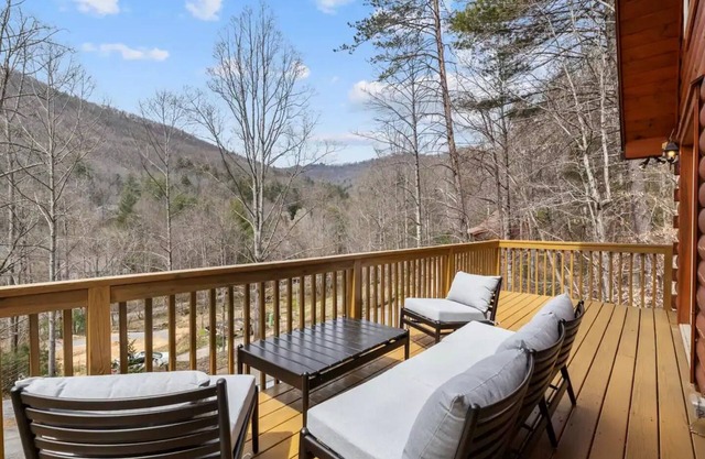 AVL Getaway Mnt View Decks Pool Table