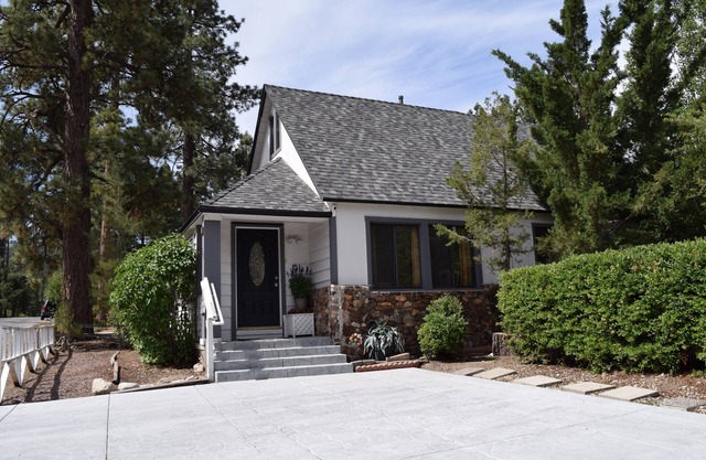 Super Cute Eagle Point Cottage, convenientemente ubicado, cerca de todo!