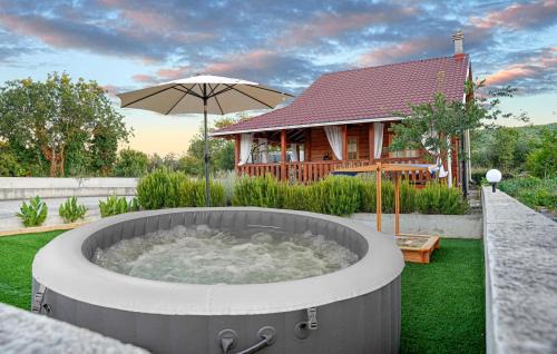 Awesome Home In Dubrava Kod Sibenika